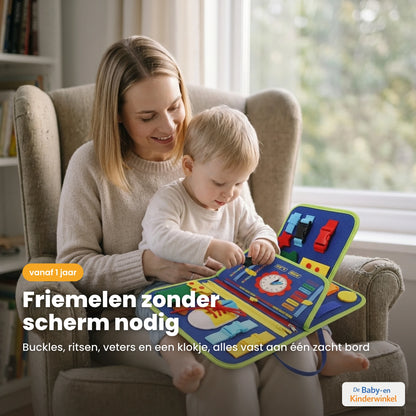 Toddla Montessori Busy Board sfeerbeeld in gebruik